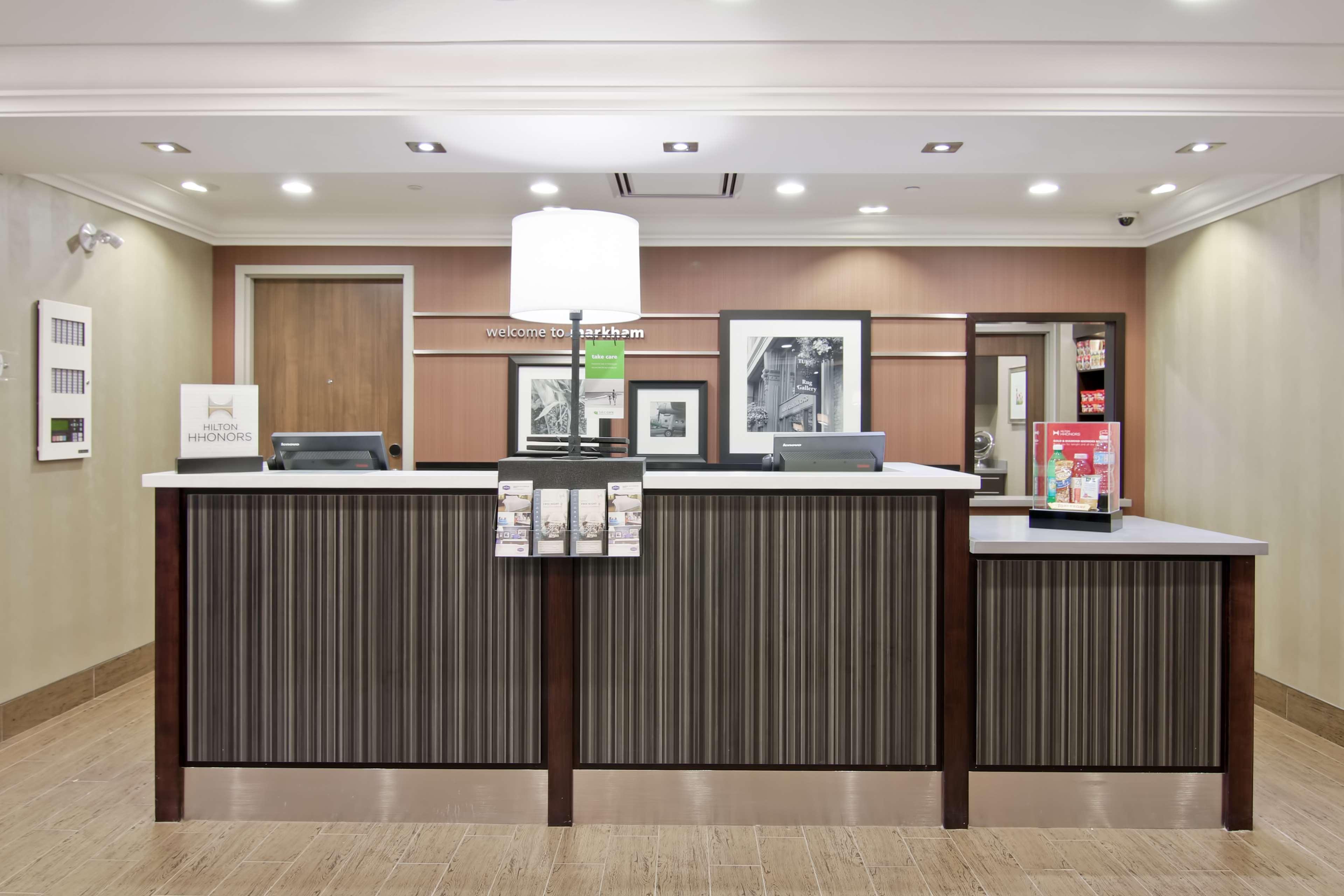 Hotel Hampton & By Hilton Toronto 3*