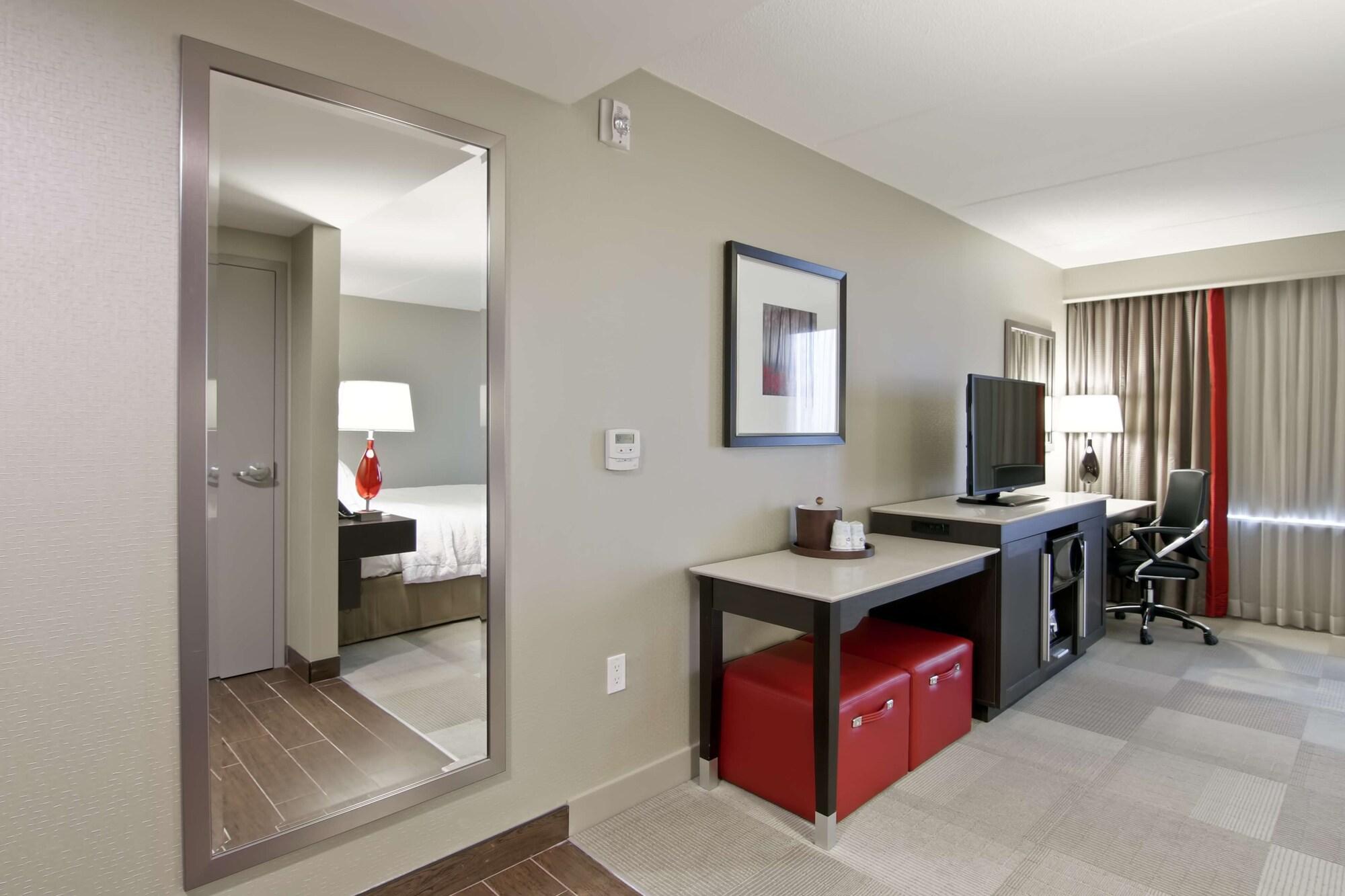 Hampton & By Hilton Toronto Hotel