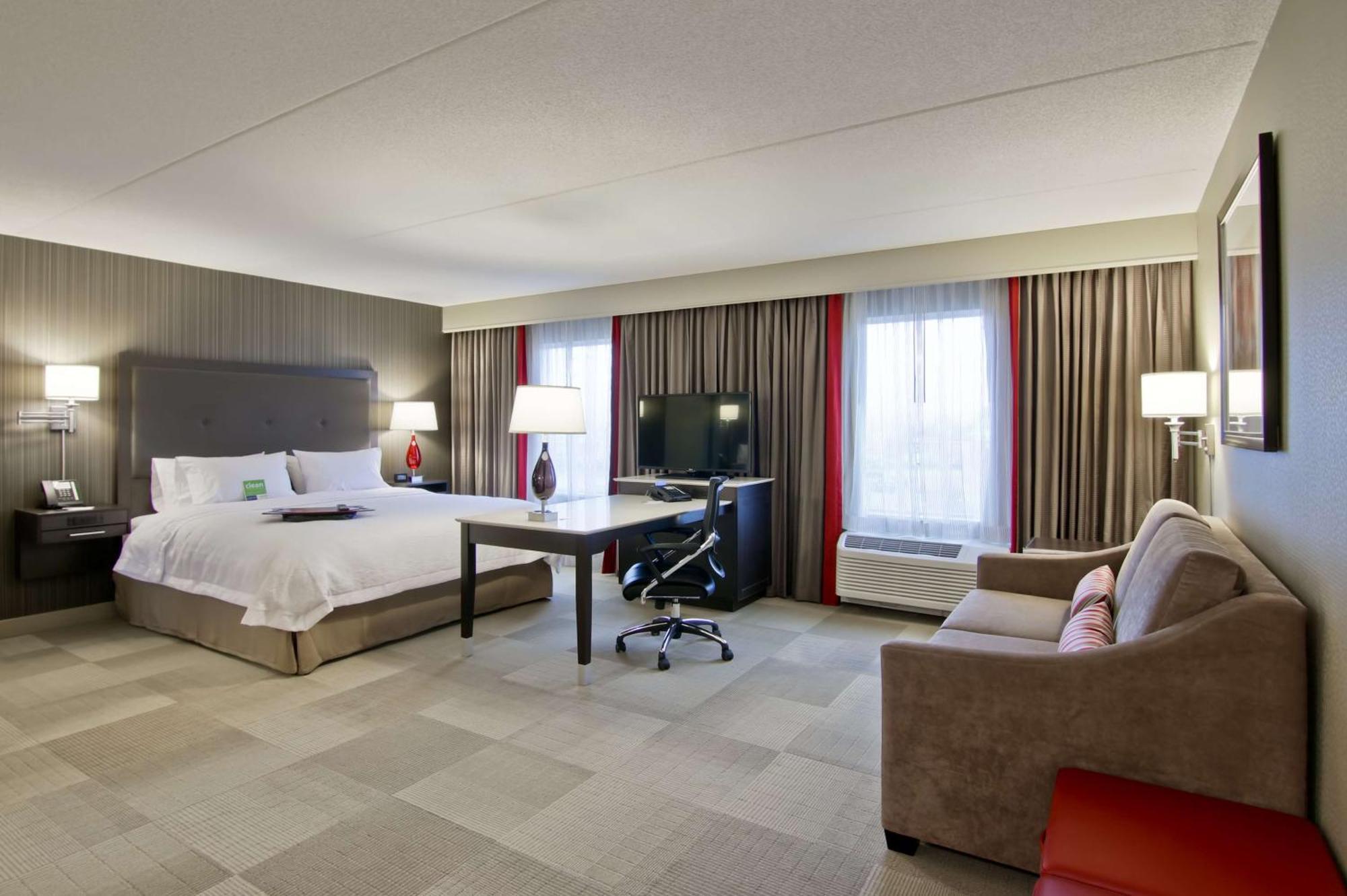 Hampton & By Hilton Toronto 3*
