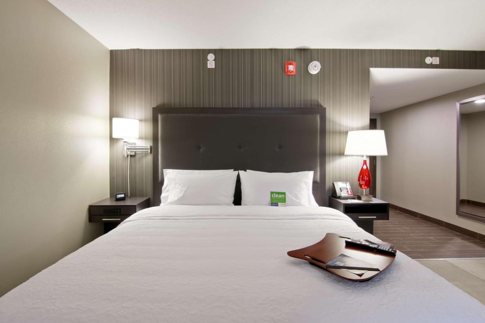 Hampton & By Hilton Toronto Hotel 3*